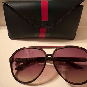 Gucci Black Sunglasses Sleek Design
